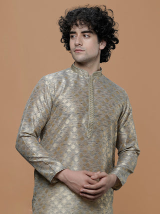 Maahi Fab Men Cotton Blend Kurta and Pajama (Silver)