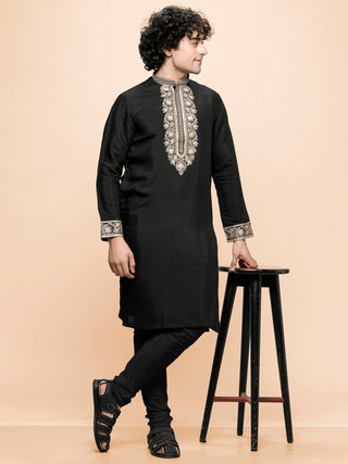 Men's Black Embroidered Kurta