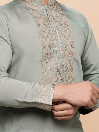 Men's Green Embroidered Kurta