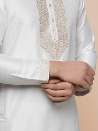 Men's White Embroidered Kurta